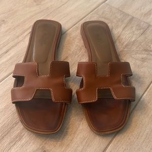 Hermes Oran Sandals in Brown, size 38.5 (size 8.5)